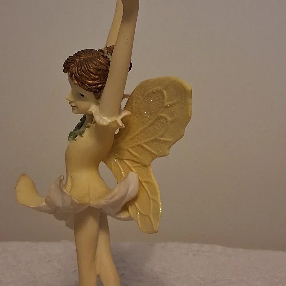 🧚‍♀️ Dezine Fairy Collection #5859 – Honey Ballet Figurine